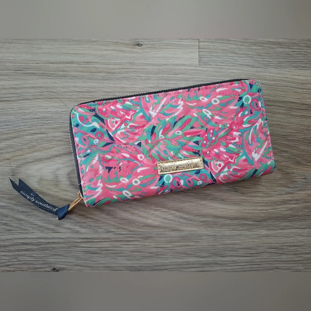 Simply Southern Quilted Cell‎ Phone Wallet Like New